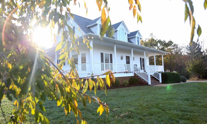 Afton House | In the center of Nelson County's wine and beer region, 19 miles to UVA/Cville