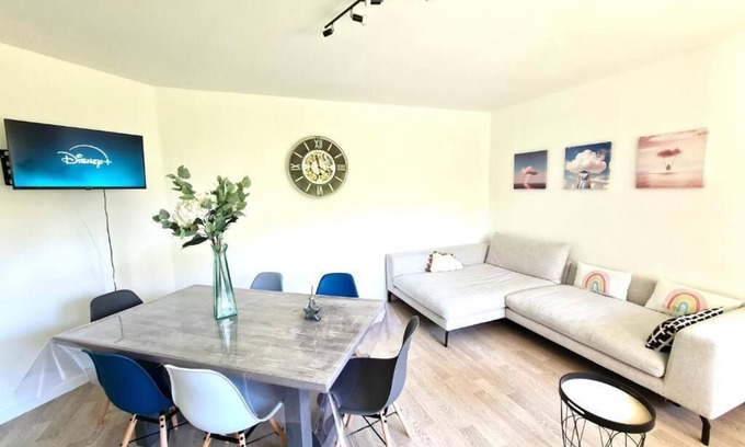 Mulhouse Apartment | In the Clouds - Free parking -Independent entrance