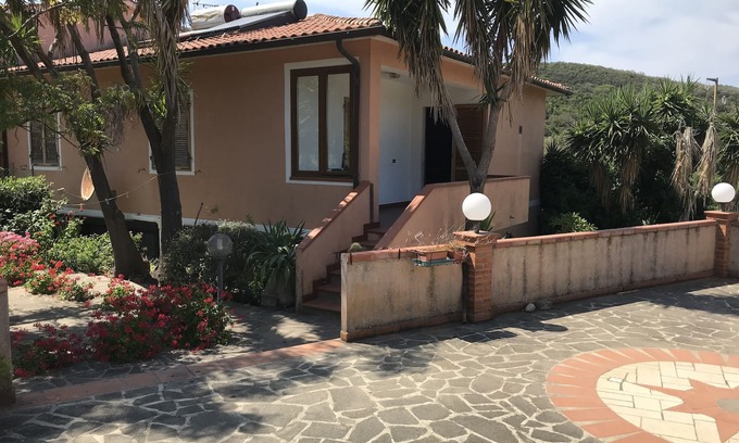 Marciana Marina House | In the countryside near the sea