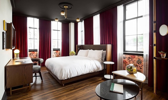 Riverside Hotel | In the Heart of Downtown! Rooftop Bar, Coffeehouse, Minutes to The Opera House