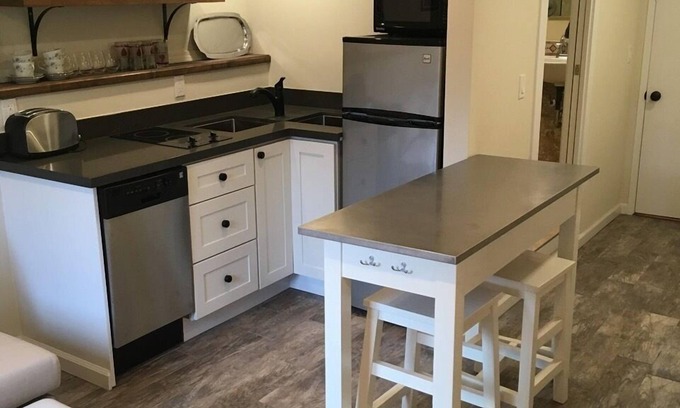 Marina District Apartment | In the heart of the Marina District- walking distance to local transportation