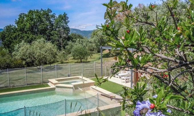 Grambois House | In the heart of the Luberon, spacious house in Grambois, private pool