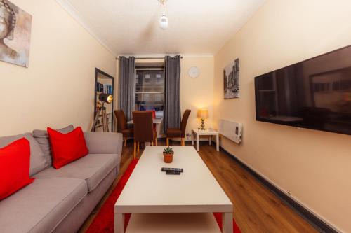 Newington Apartment | In the Heart of the Old Town Apartment