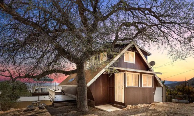 Wofford Heights Cabin | In the Wilderness of Wofford Heights Fenced Yard