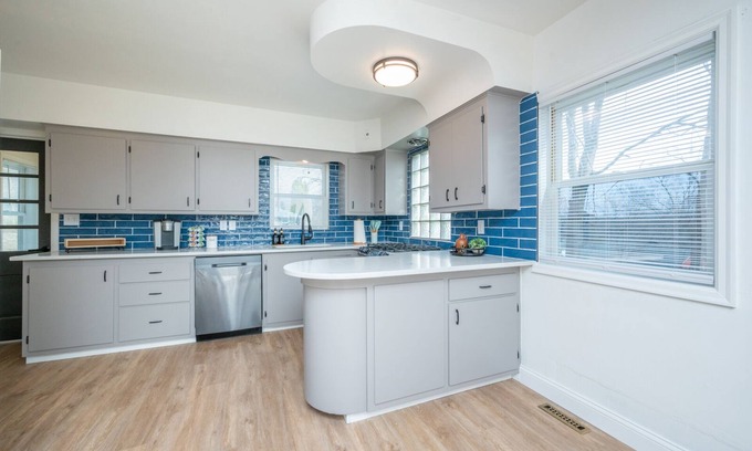 Des Moines Other | In town acreage can be your private retreat!