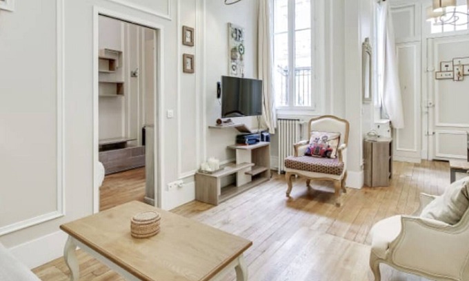 Champs-Elysees Apartment | Incredible Location Paris Champs-elysees 2/5 P