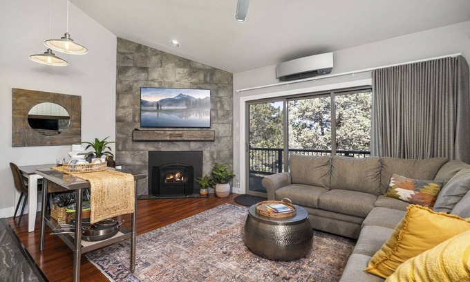 Southwest Bend Condo | Incredible Mt. Bachelor Village Escape, Impeccable Decor, 10 Min to Downtown & Old Mill, Deck, & BBQ