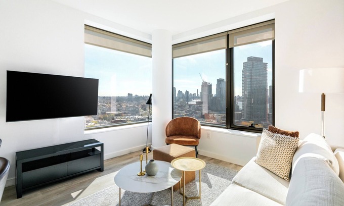 Hunters Point Apartment | Incredible One-Bedroom in Greenpoint