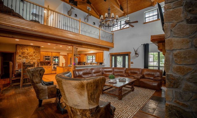 Burkburnett House | Incredible Ranch Retreat To Yourself - 7-bedroom Estate On The River