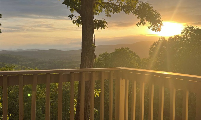 Dahlonega House | Incredible views, 6BR, game room, fire pit, bunk room, great location!