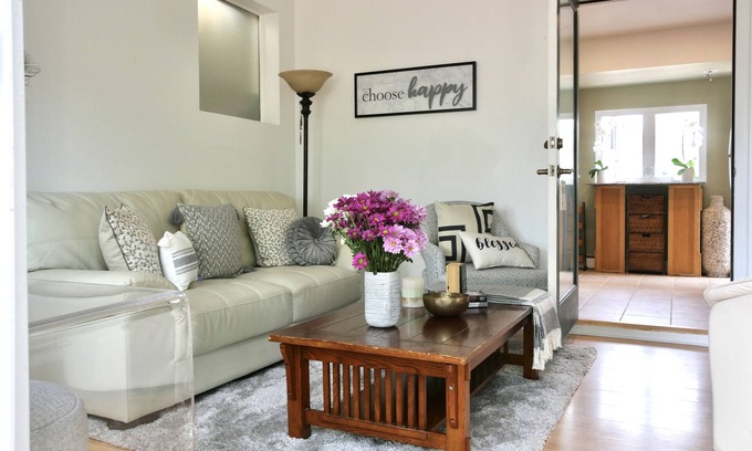 Longmont Cottage | Incredible Views Lake & Mountains- relax, work & play!