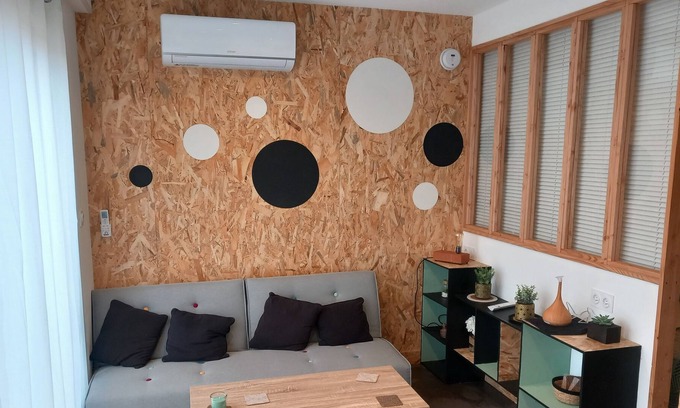 Saint-Medard-en-Jalles Apartment | independent studio with terrace 10 minutes from Bordeaux airport