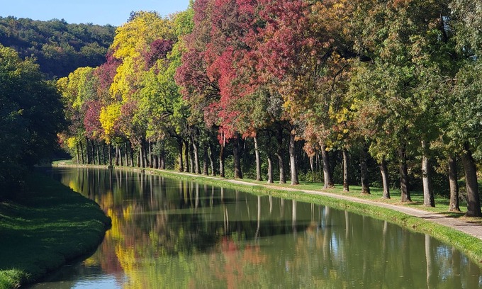 Colombier Apartment | Independent appartment in Auberge café/bar/restaurant nPort Canal de Bourgogne