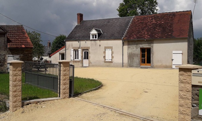 Crozon-sur-Vauvre Cottage | Independent House with Garden in South Berry