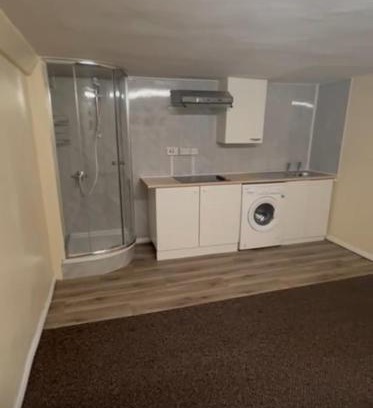 Warwick Apartment | Indiana joes