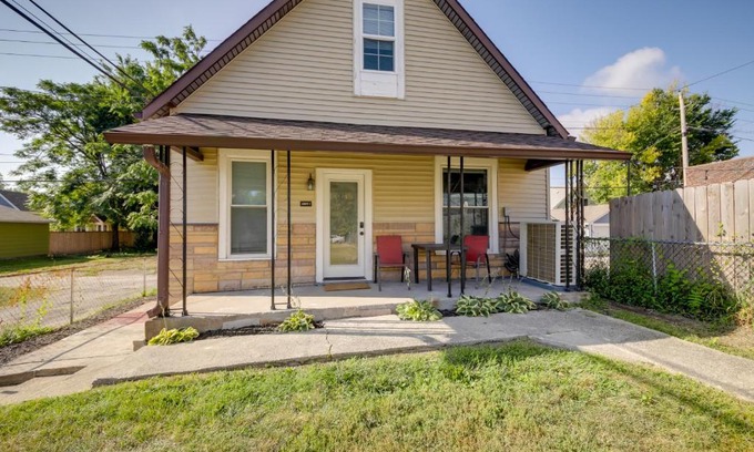 Indianapolis House | Indianapolis Home with Porch - Close to Mile Square!