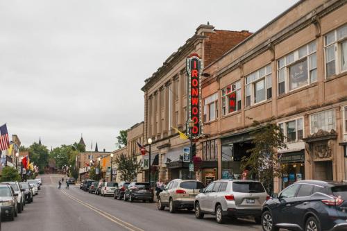 Ironwood Hotel | Indianhead Ironwood Hotel