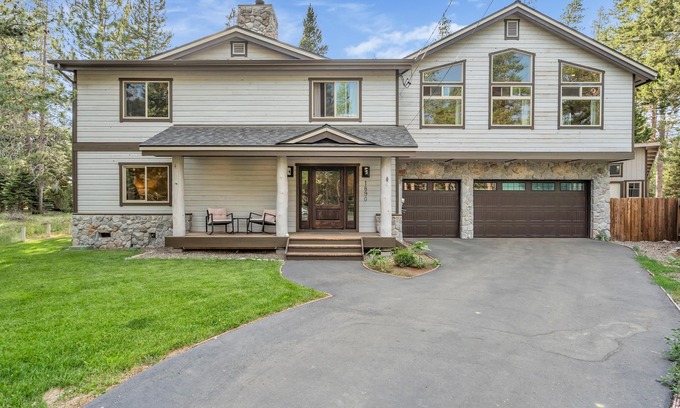 Tahoe Paradise House | Indigo Luxury Home- 5BR, 3BA,Spa, 15 min to Ski