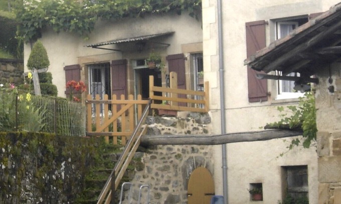Sainte-Colombe House | Indiv character house in a quiet farmhouse above ground pool