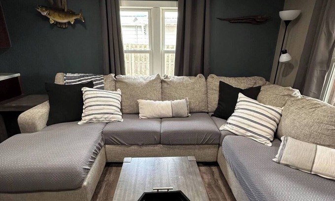 Vernon County House | Indoor Fish Cleaning - Darts - Poker - Newly Remodeled