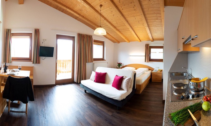 Sluderno Apartment | Indoor pool apartment for max. 3 persons Panoramic view of the Berge single location