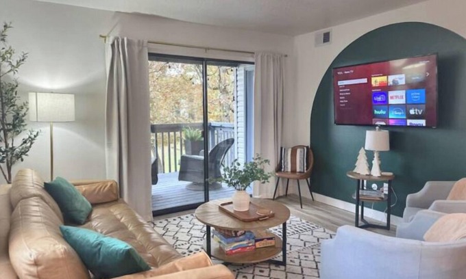 Table Rock Apartment | Indoor Pool/Bunk/2 King/Arcade/Foosball/Hot tub!nn