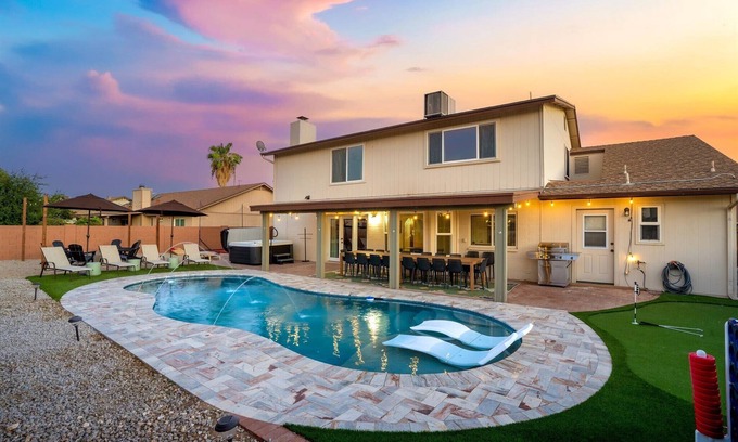 Copperwood House | Indoor Slide~Hidden Speakeasy-Hot tub-Sport Court