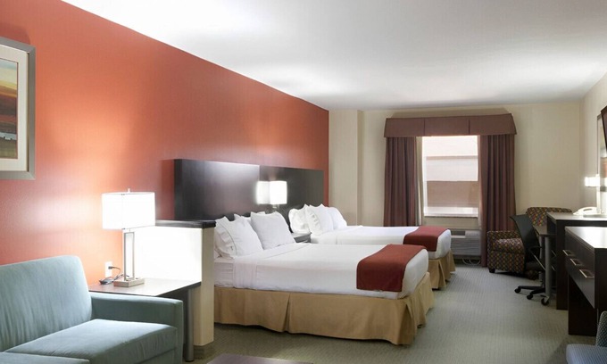 Brownsville House | Indulge in Luxury w/ This Serene Retreat!