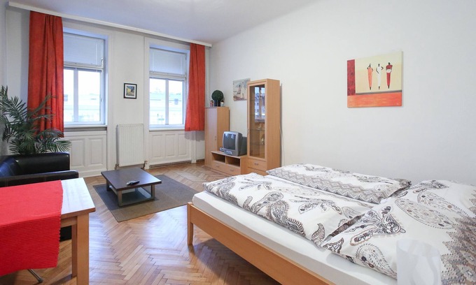 Josefstadt Apartment | Inexpensive, practical 1-room apartment with a great local scene nearby