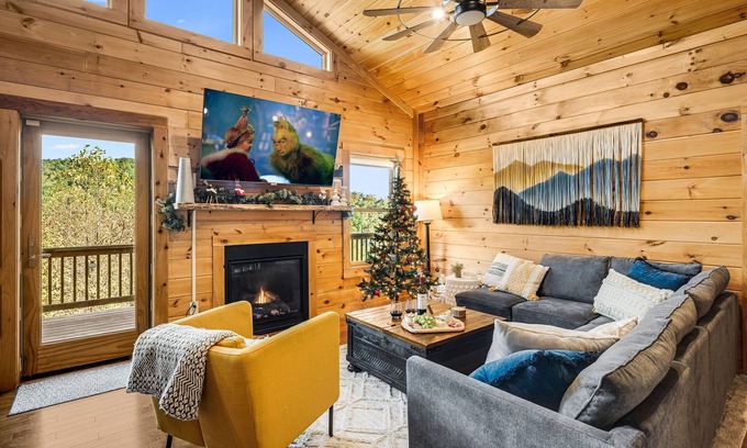 Maggie Valley Cabin | Infrared Sauna Hot Tub Child and Pet Friendly