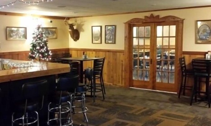 Friendship Hotel | Inn of the Pines