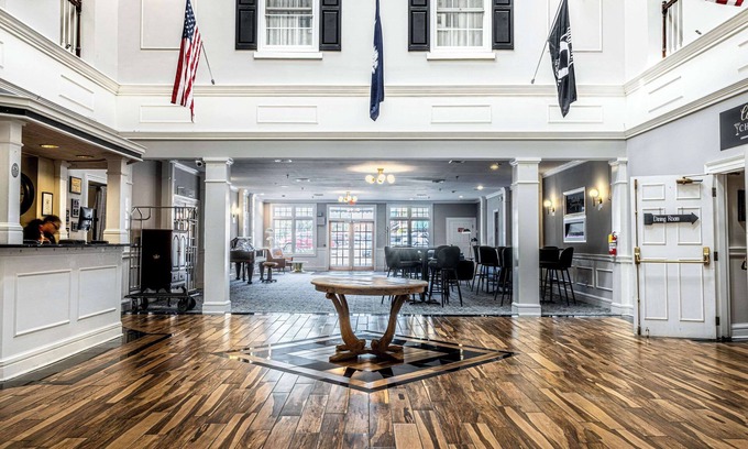 Greenwood Hotel | Inn on the Square, an Ascend Collection Hotel