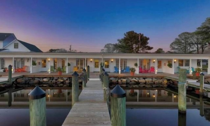 Ocean Pines Apartment | Inn on Turville Cottage, Sleeps 4, waterfront