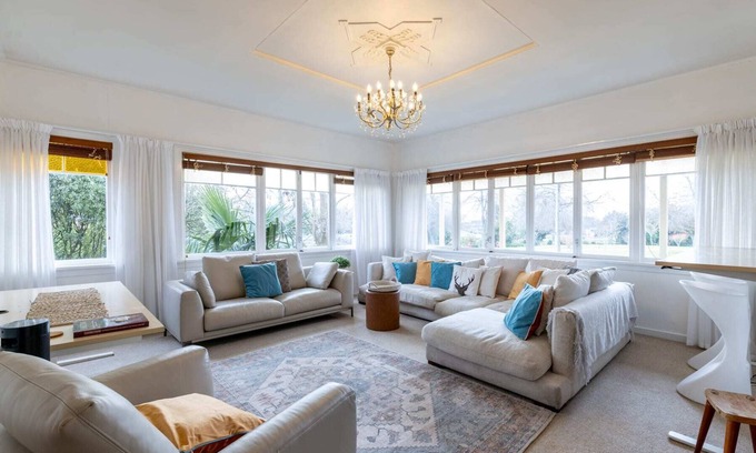 Frankton House | Inner City Charmer Su