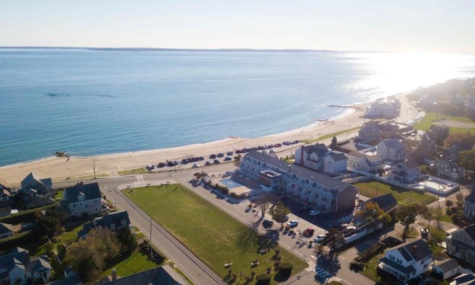 Falmouth Heights Apartment | InnSeason Resorts Captain's Quarters