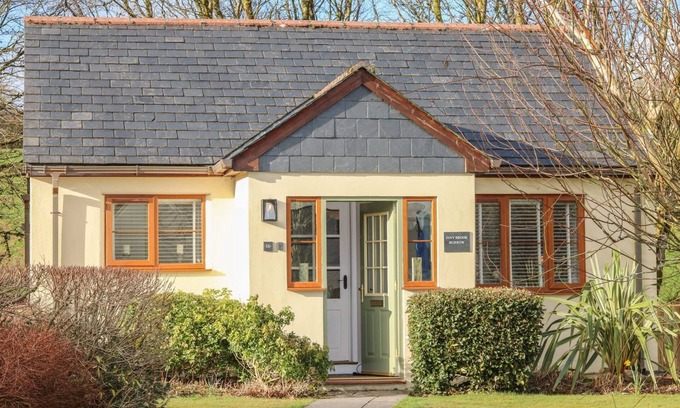 Camelford Cottage | INNY BROOK BURROW, pet friendly, with a garden in Camelford