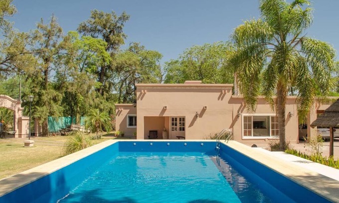 Santiago del Estero House | Inquilino Online - Casa de vacaciones con piscina y espacio recreativo