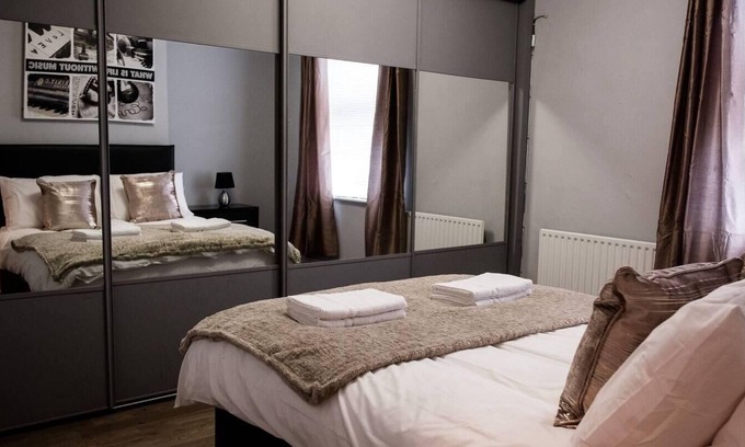 Burslem House | Inspired Stays- Close to City Centre- 4 Bed House!