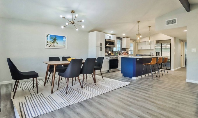 Winnetka House | Insurance Relocation Ready 4BR Workspace Near Woodland Hills & Valley Commute