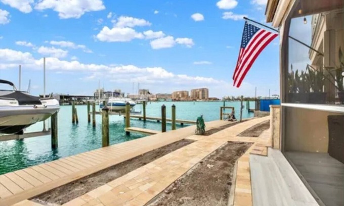 Island Estate Condo | Inter-coastal waterfront newly remodeled condo with boat lift! Bring your boat!