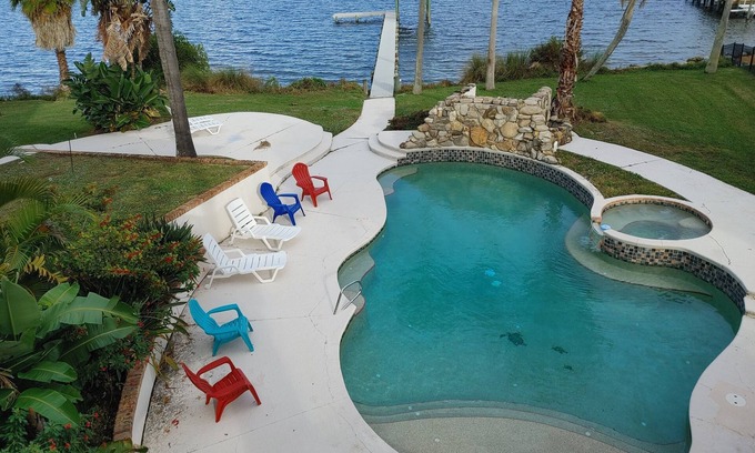 Tropic House | Inter-Coastal with pool Large Kitchen 3BR sleeps 13