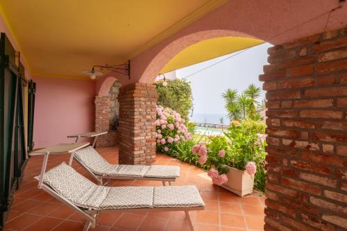 Cason della Guardia Apartment | Into the Green! Imperia Appt with Parking & Pool