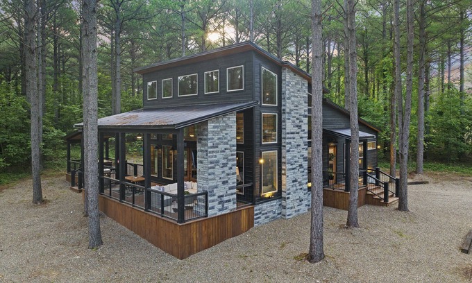 Pickens Cabin | 🌲 Into The Woods Cabin 🌲/Modern Family Cabin/Arcade, Hot Tub, Playset