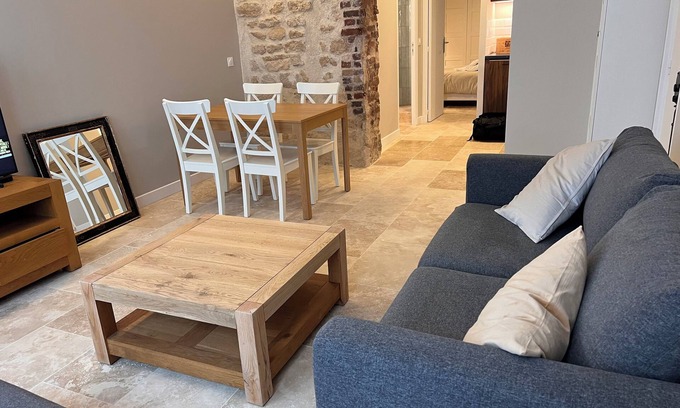 Saint-Thomas-d'Aquin Apartment | Invalides, Bon Marché, Plongez Dans la vie Parisienne