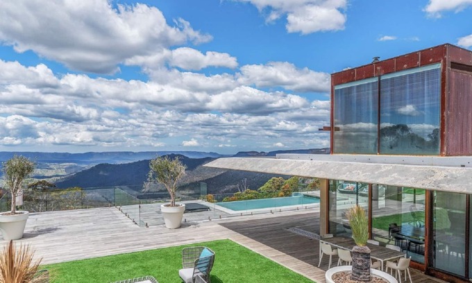 Hampton House | Invisible House by Contemporary Hotels