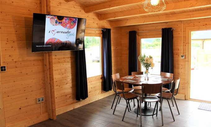 Ashton Under Hill Cabin | Inviting 3-Bedroom Lodge in Ashton Under Hill