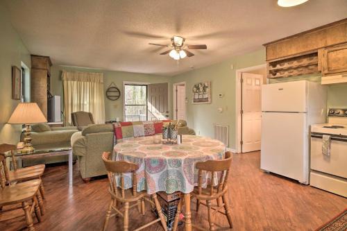 Carson Springs Apartment | Inviting Apartment with Deck in Smoky Mountains