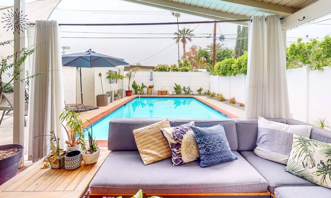 Canoga Park House | Inviting Dog-Friendly - Pool, Kitchen, & Fireplace