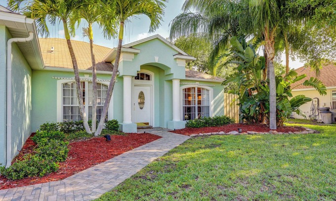 Jensen Beach House | Inviting Jensen Beach Home w/Screened-In Patio!