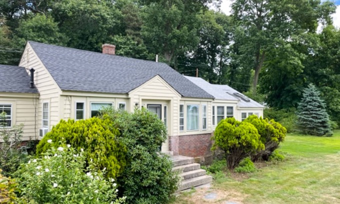 Manchester-by-the-Sea House | Inviting oceanfront cottage with fireplace, beach access, kayaks, & W/D
